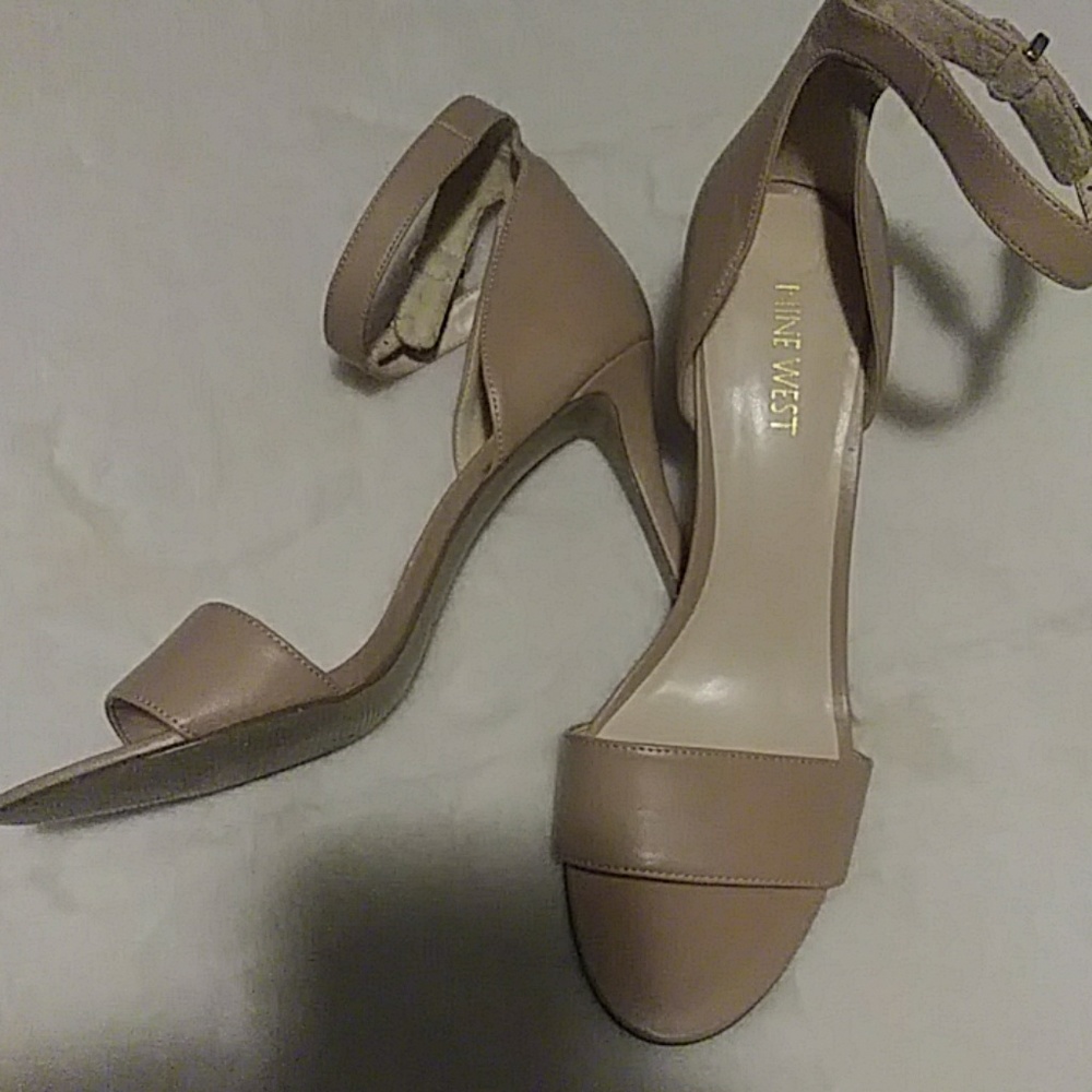 Sandles - Picture 2 of 2